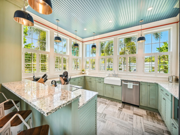Duplex off Gulf Drive and 76th within walking distance to the beach